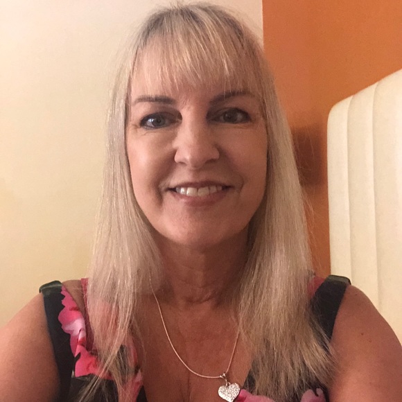 Meet your Posher! - Picture 1 of 7